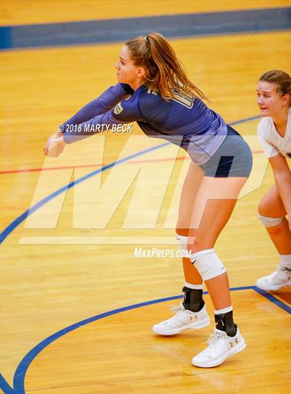 Thumbnail 1 in Helias vs Osage (MSHSAA D9 Semifinal) photogallery.