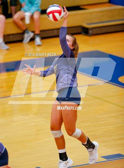 Thumbnail 3 in Helias vs Osage (MSHSAA D9 Semifinal) photogallery.