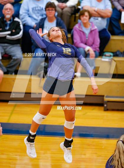 Thumbnail 3 in Helias vs Osage (MSHSAA D9 Semifinal) photogallery.