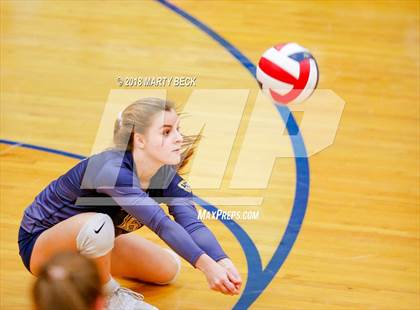 Thumbnail 1 in Helias vs Osage (MSHSAA D9 Semifinal) photogallery.