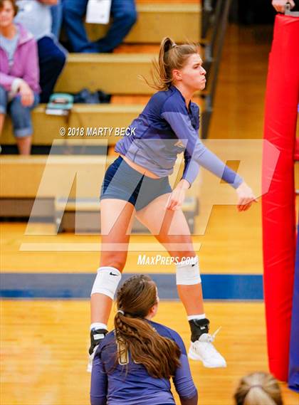 Thumbnail 3 in Helias vs Osage (MSHSAA D9 Semifinal) photogallery.