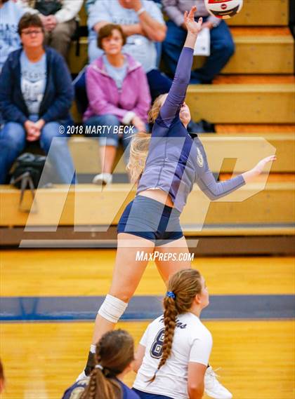 Thumbnail 2 in Helias vs Osage (MSHSAA D9 Semifinal) photogallery.