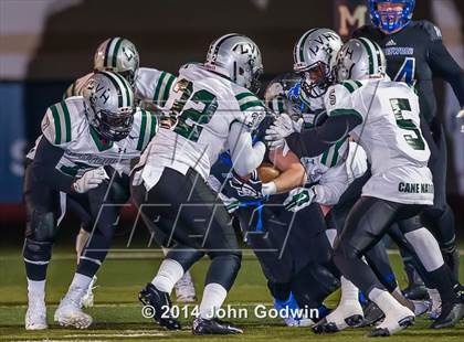 Thumbnail 1 in Fort Bend Hightower vs. Friendswood UIL Region 3 6A Div 2 Bi-district) photogallery.