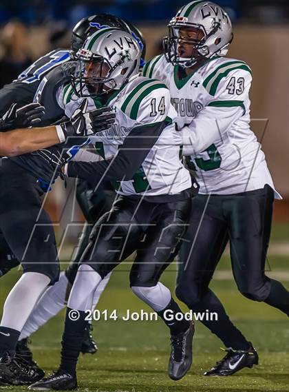 Thumbnail 2 in Fort Bend Hightower vs. Friendswood UIL Region 3 6A Div 2 Bi-district) photogallery.