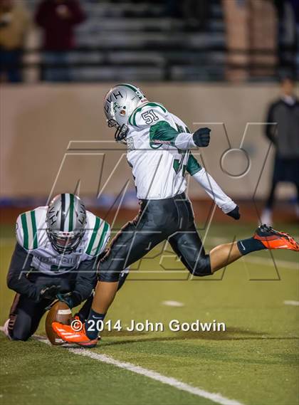 Thumbnail 2 in Fort Bend Hightower vs. Friendswood UIL Region 3 6A Div 2 Bi-district) photogallery.