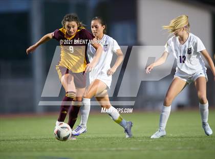 Thumbnail 2 in Holy Family @ Windsor (CHSAA 4A Quarterfinals) photogallery.