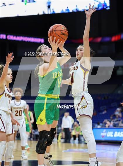 Thumbnail 2 in Fairfield vs. Idalou (UIL 3A State Semifinal) photogallery.