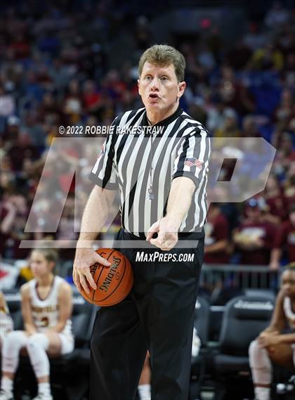 Thumbnail 1 in Fairfield vs. Idalou (UIL 3A State Semifinal) photogallery.