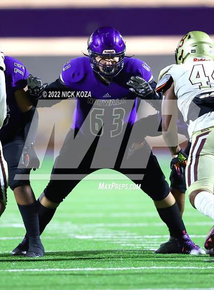 Thumbnail 3 in Bellflower vs. Norwalk photogallery.