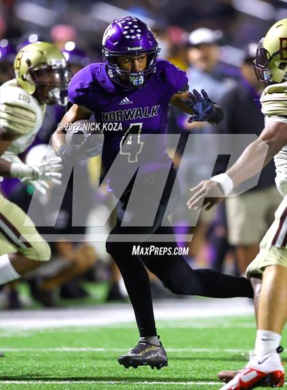 Thumbnail 3 in Bellflower vs. Norwalk photogallery.