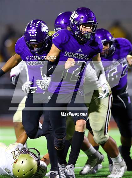 Thumbnail 1 in Bellflower vs. Norwalk photogallery.