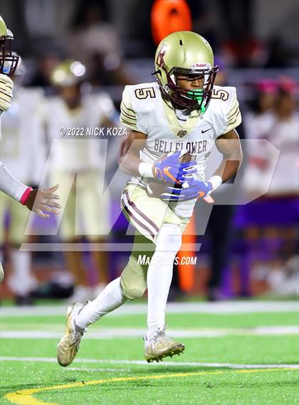 Thumbnail 1 in Bellflower vs. Norwalk photogallery.