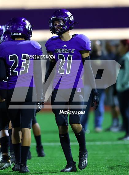 Thumbnail 2 in Bellflower vs. Norwalk photogallery.