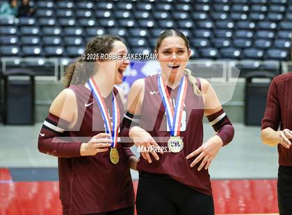 Thumbnail 2 in Iola vs. Crawford (UIL 2A D2 Volleyball Final Medal Ceremony) photogallery.