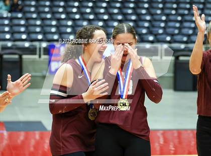 Thumbnail 1 in Iola vs. Crawford (UIL 2A D2 Volleyball Final Medal Ceremony) photogallery.