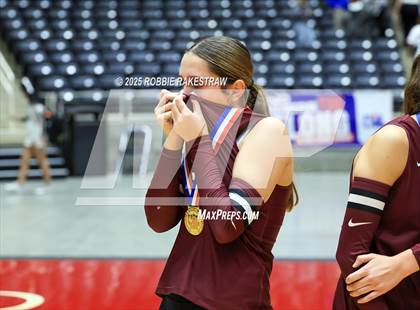 Thumbnail 1 in Iola vs. Crawford (UIL 2A D2 Volleyball Final Medal Ceremony) photogallery.