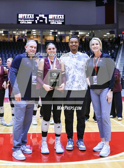 Thumbnail 3 in Iola vs. Crawford (UIL 2A D2 Volleyball Final Medal Ceremony) photogallery.