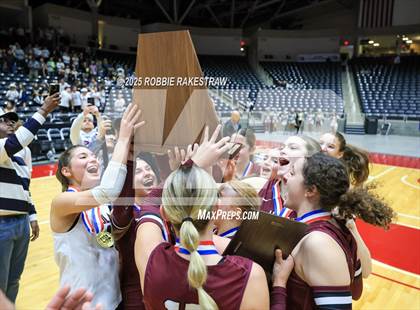 Thumbnail 2 in Iola vs. Crawford (UIL 2A D2 Volleyball Final Medal Ceremony) photogallery.