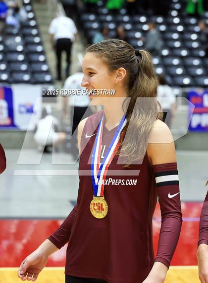 Thumbnail 3 in Iola vs. Crawford (UIL 2A D2 Volleyball Final Medal Ceremony) photogallery.