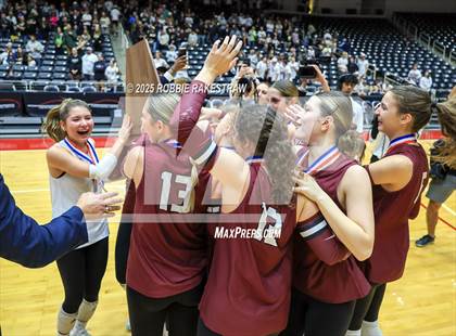 Thumbnail 3 in Iola vs. Crawford (UIL 2A D2 Volleyball Final Medal Ceremony) photogallery.