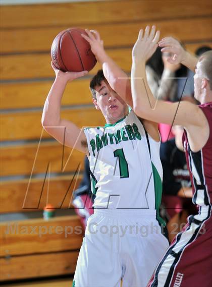 Thumbnail 3 in Prairie Farm vs. Spring Valley (Clayton Holiday Tournament) photogallery.