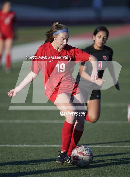 Thumbnail 3 in Henderson vs Grapevine (GCISD Tournament) photogallery.