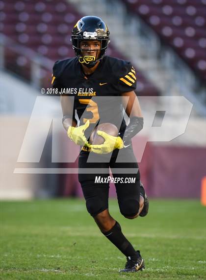Thumbnail 1 in Midway vs. Klein Oak (UIL 6A Regional Playoff) photogallery.