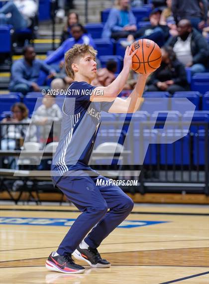Thumbnail 1 in Cypress Springs vs. Tomball Memorial (UIL Basketball 6A D2 Region II Bi-District) photogallery.