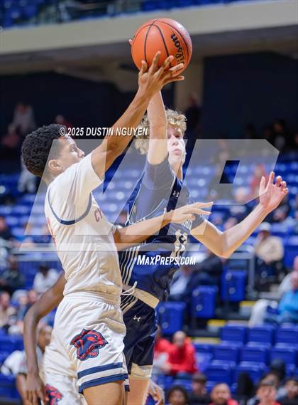 Thumbnail 3 in Cypress Springs vs. Tomball Memorial (UIL Basketball 6A D2 Region II Bi-District) photogallery.