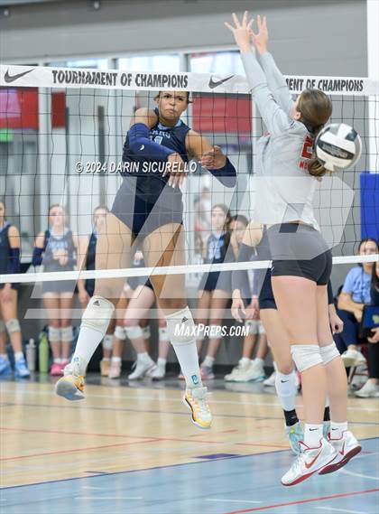 Thumbnail 1 in Mater Dei vs La Cueva (Nike TOC Southwest) photogallery.