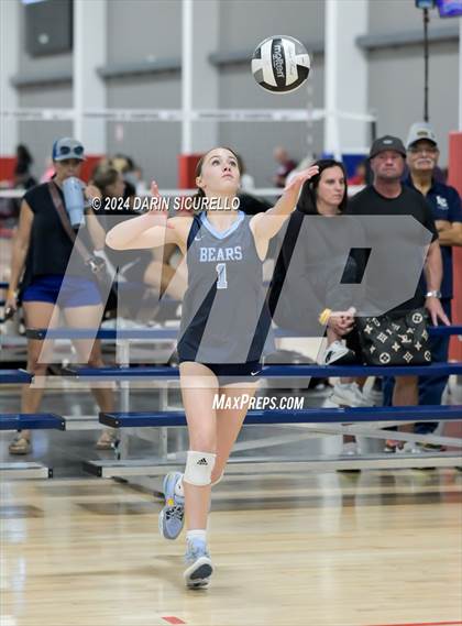 Thumbnail 2 in Mater Dei vs La Cueva (Nike TOC Southwest) photogallery.