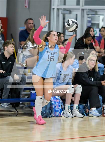 Thumbnail 2 in Mater Dei vs La Cueva (Nike TOC Southwest) photogallery.