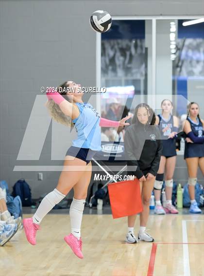 Thumbnail 2 in Mater Dei vs La Cueva (Nike TOC Southwest) photogallery.