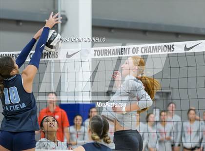 Thumbnail 2 in Mater Dei vs La Cueva (Nike TOC Southwest) photogallery.