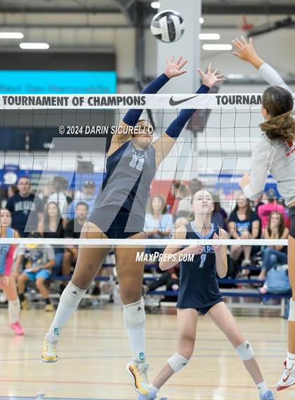 Thumbnail 3 in Mater Dei vs La Cueva (Nike TOC Southwest) photogallery.