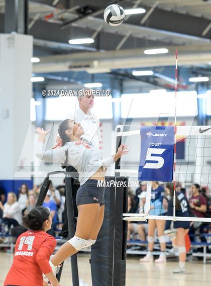 Thumbnail 2 in Mater Dei vs La Cueva (Nike TOC Southwest) photogallery.