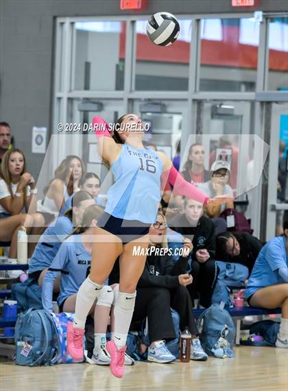 Thumbnail 2 in Mater Dei vs La Cueva (Nike TOC Southwest) photogallery.