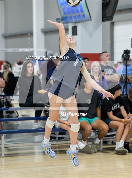 Thumbnail 1 in Mater Dei vs La Cueva (Nike TOC Southwest) photogallery.