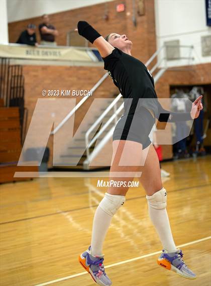 Thumbnail 1 in Walled Lake Northern @ Grosse Pointe South photogallery.