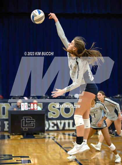 Thumbnail 2 in Walled Lake Northern @ Grosse Pointe South photogallery.
