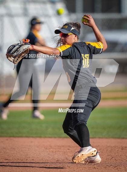 Thumbnail 1 in Gilbert @ Mesquite photogallery.