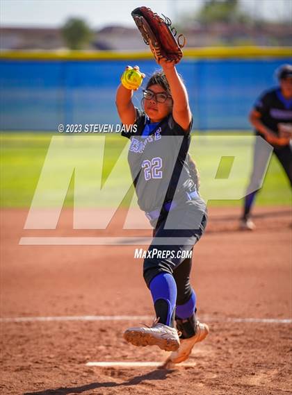 Thumbnail 1 in Gilbert @ Mesquite photogallery.
