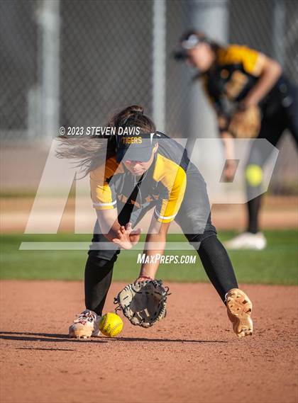 Thumbnail 1 in Gilbert @ Mesquite photogallery.