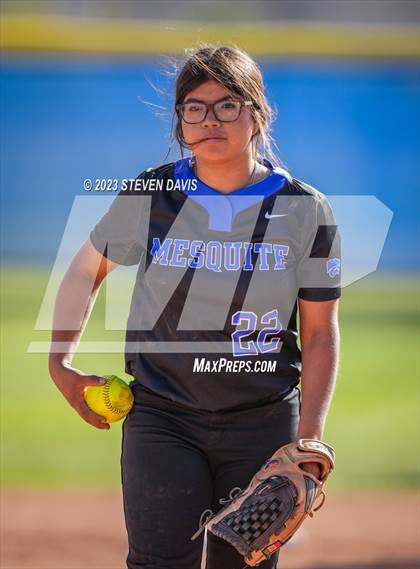 Thumbnail 1 in Gilbert @ Mesquite photogallery.