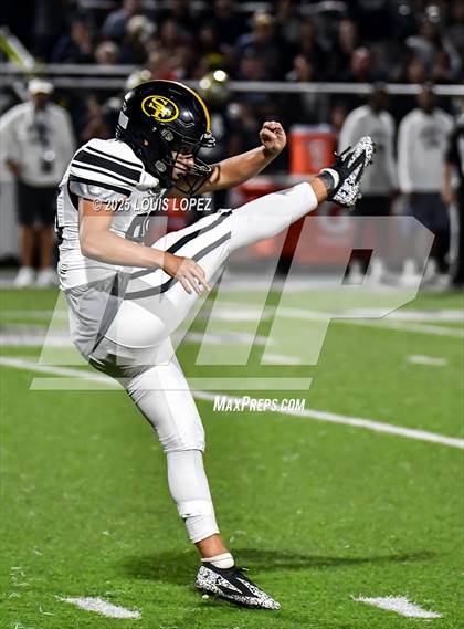 Thumbnail 3 in St. Frances Academy @ St. John Bosco (MaxPreps Game of the Week) photogallery.