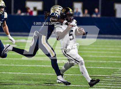 Thumbnail 2 in St. Frances Academy @ St. John Bosco (MaxPreps Game of the Week) photogallery.