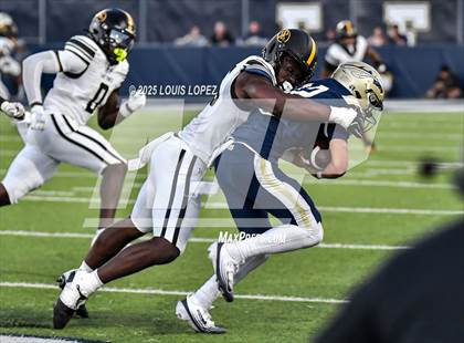 Thumbnail 3 in St. Frances Academy @ St. John Bosco (MaxPreps Game of the Week) photogallery.