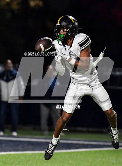 Thumbnail 3 in St. Frances Academy @ St. John Bosco (MaxPreps Game of the Week) photogallery.