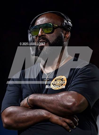 Thumbnail 2 in St. Frances Academy @ St. John Bosco (MaxPreps Game of the Week) photogallery.