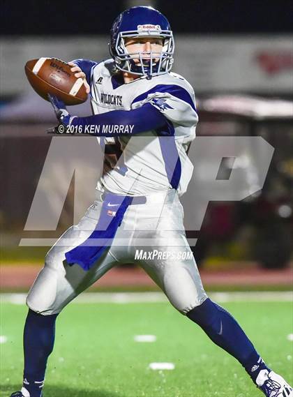 Thumbnail 2 in Tomball Memorial vs Magnolia photogallery.